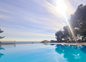 SUPERBE APPARTEMENT DANS CADRE D'EXCEPTION - Piscine, Plage et Tennis privé